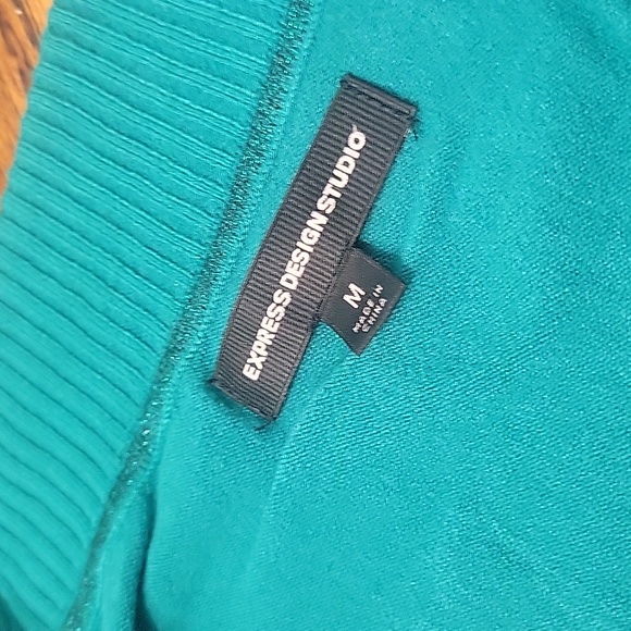 Express Deep V sweater - Picture 5 of 10